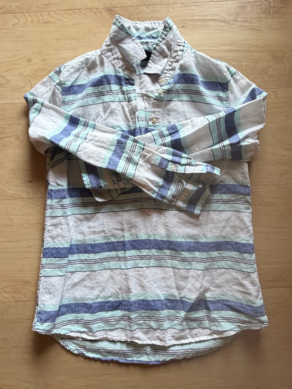 Gap women’s Casual Striped Button-Up Shirt in White, Blue & white